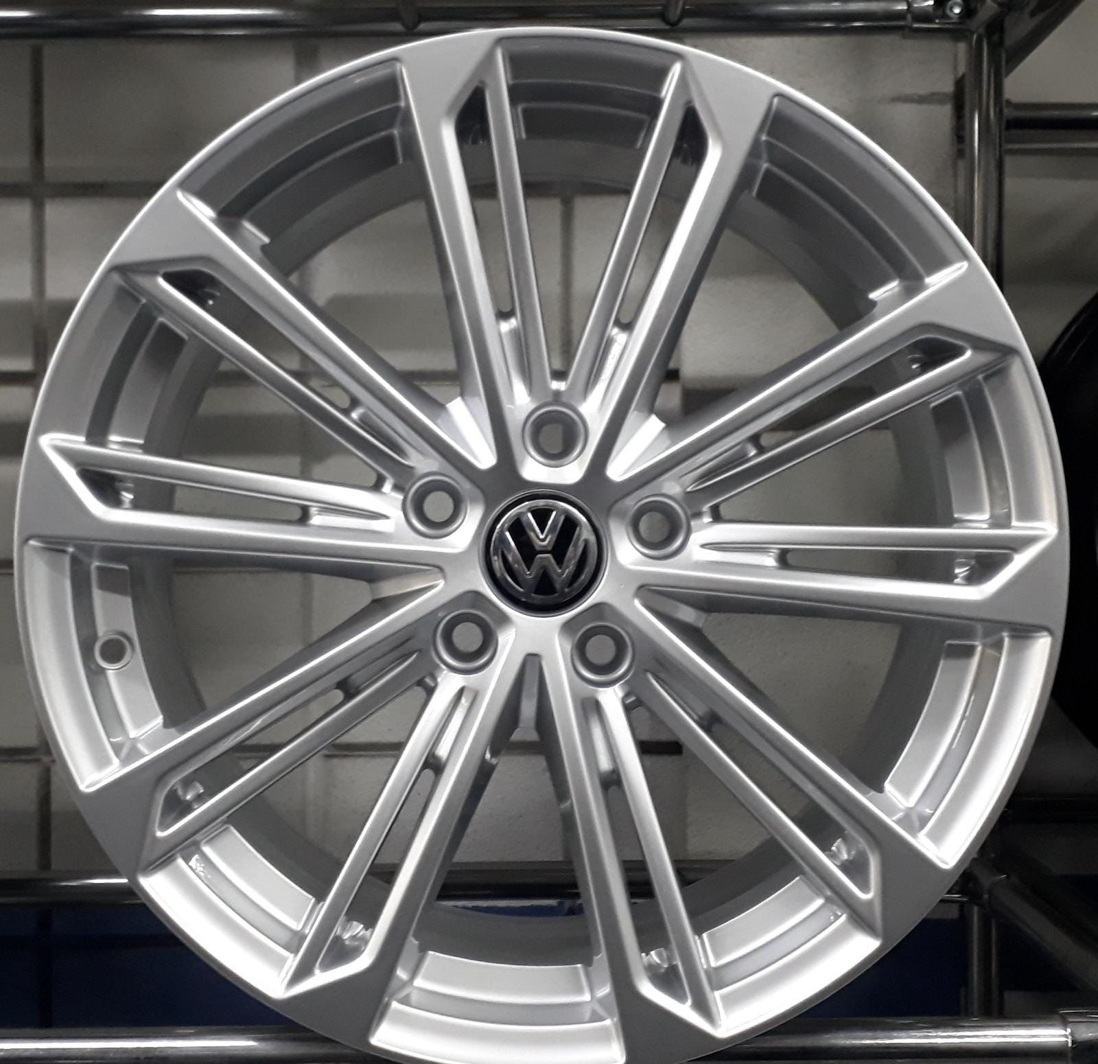 Tiryakiler 17J 5X100 7.5X17 ET35 57.1 SILVER SNC-1001 JANT