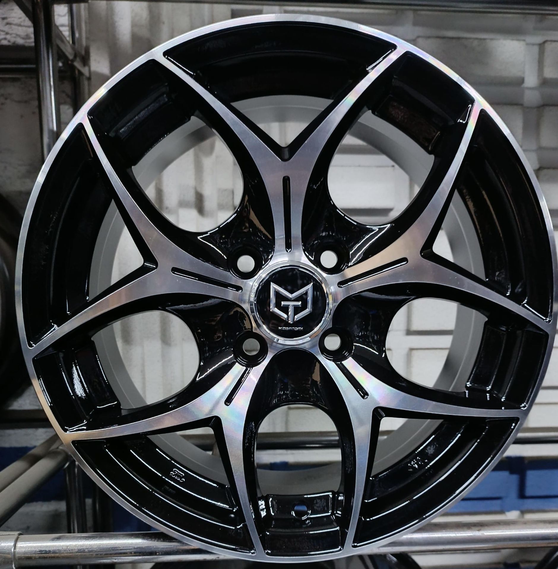 Tiryakiler 15J 4X100 6.5X15 ET35 73.1 BLA MC.TORK-3206 JANT
