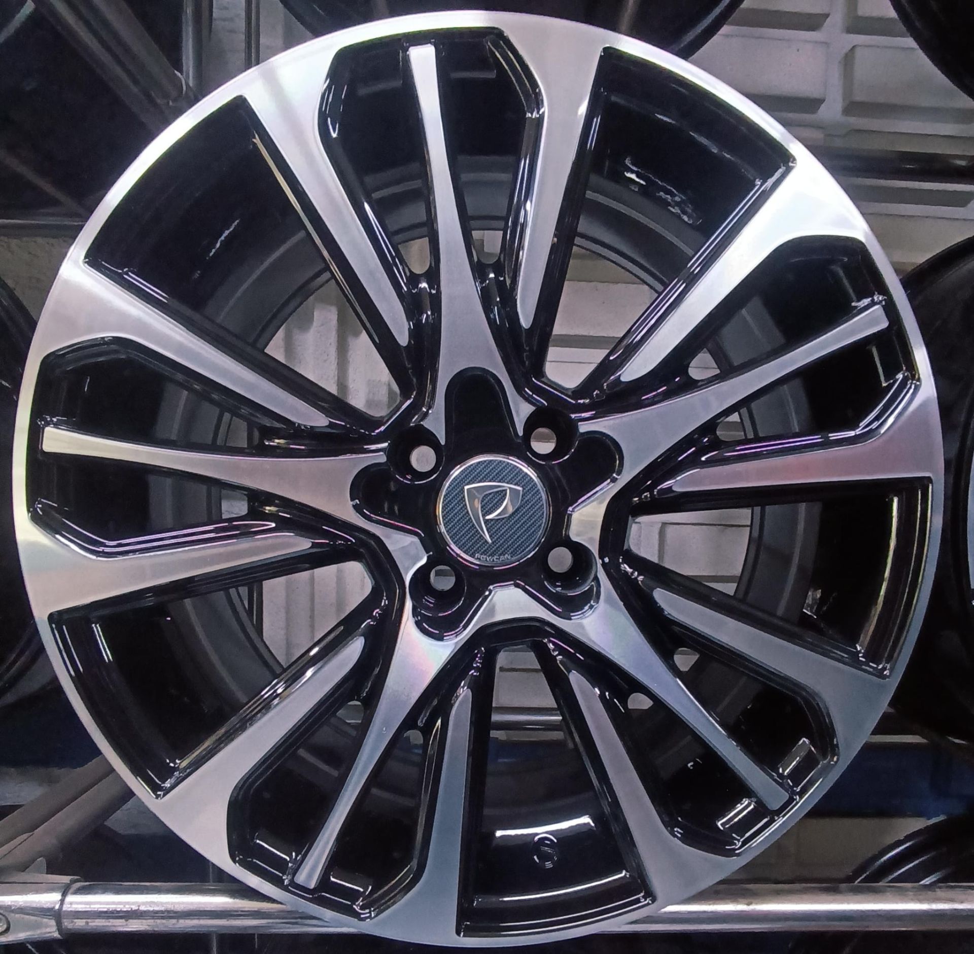 Tiryakiler 17J 5X114.3 7.0X17 ET45 66.1 BLA.MC. BKY-057 JANT