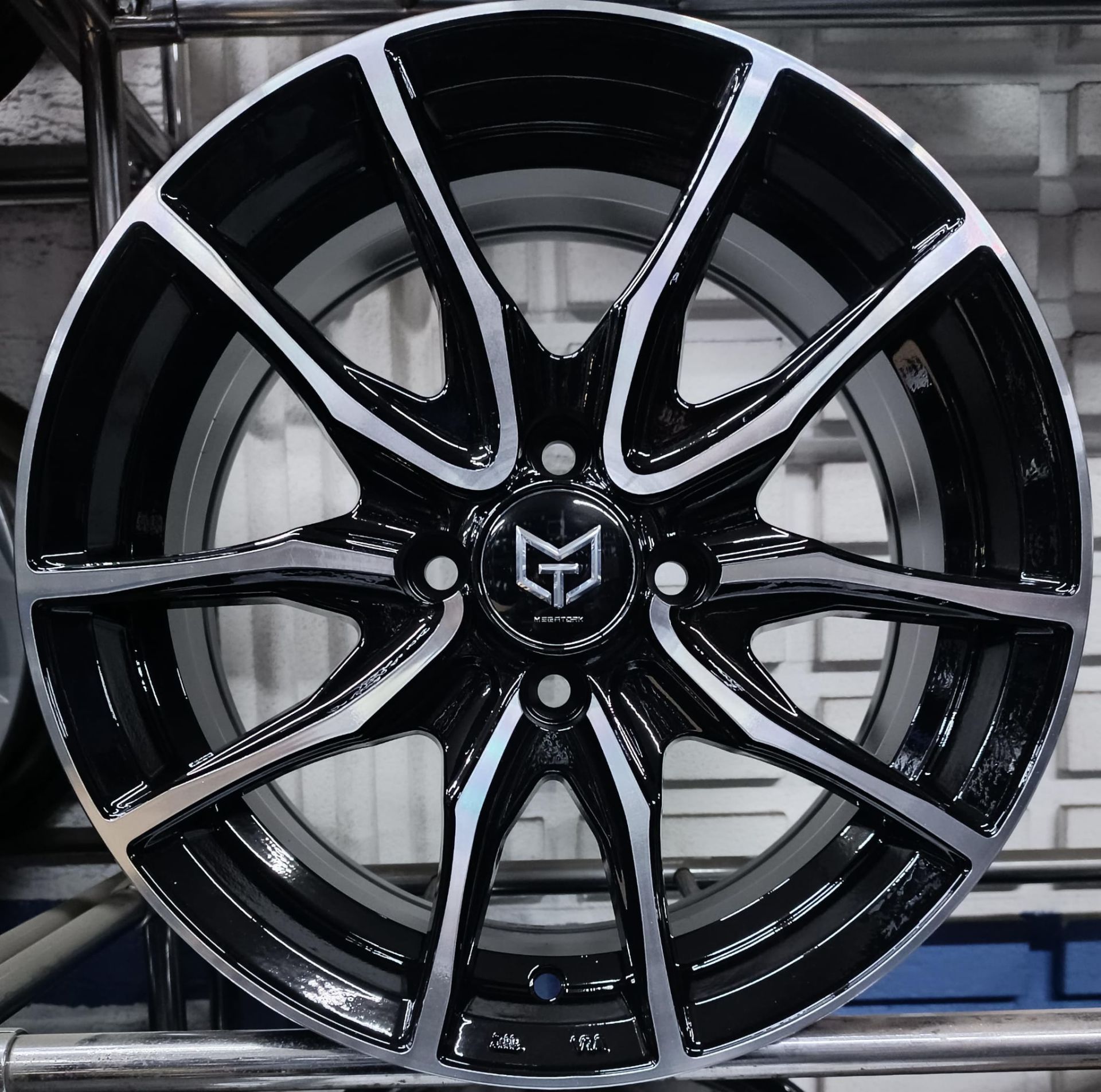 Tiryakiler 14J 4X100 6.0X14 ET35 73.1 BLA MC.TORK-3741 JANT