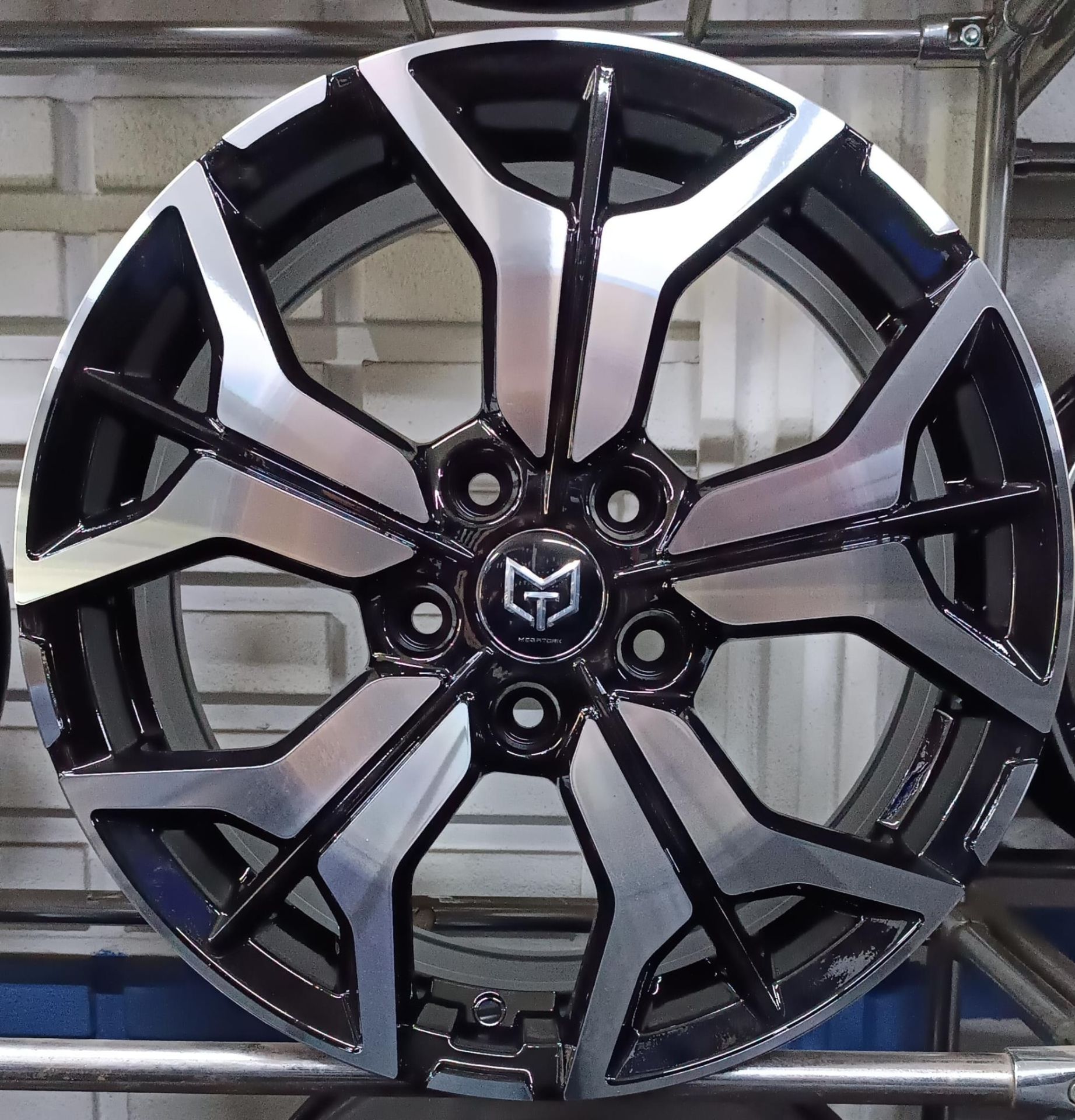 Tiryakiler 17J 5X114.3 7.0X17 ET44 66.1 BLA.MC. TORK-7936 JANT
